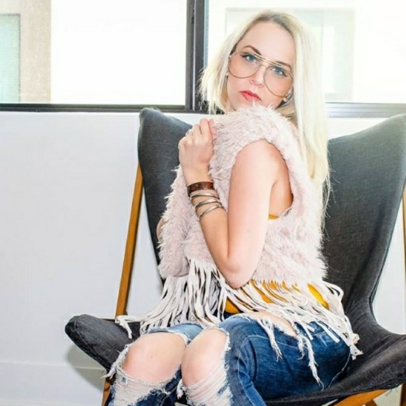 Meet Your Posher 🕉🍍 - Picture 1 of 1